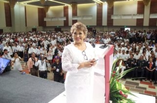 Toma protesta Adela Román Ocampo como la primera mujer presidenta municipal constitucional de Acapulco