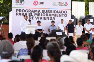 DIF y Ayuntamiento benefician a más de 700 familias con apoyos para vivienda Les entregan cemento, lámina galvanizada y tinacos