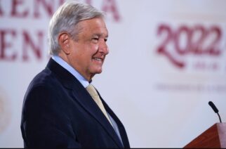Llegan a México connacionales rescatados del conflicto entre Ucrania y Rusia; “somos pacifistas”, reafirma presidente