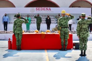 Encabeza gobernadora Evelyn Salgado con mandos militares ceremonia de destrucción de armamento decomisado y donado en Guerrero