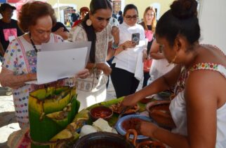 Premian a ganadores del platillo de rescate Tradicional en el Festival Gastronómico de Cocineras Tradicionales en Acapulco